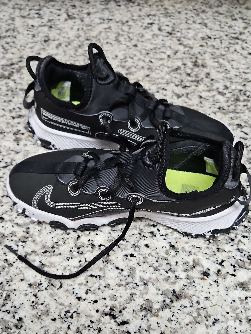 NIKE FIELD SNEAKER, BIGS KIDS 3.5 - Picture 2 of 4